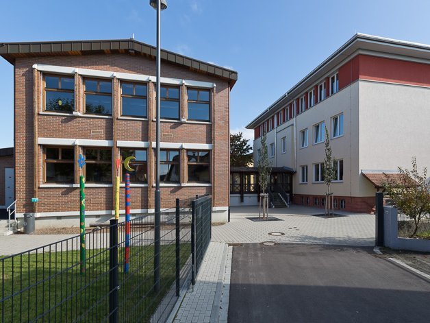 Gebäudeansicht der Grundschule Altenheim.