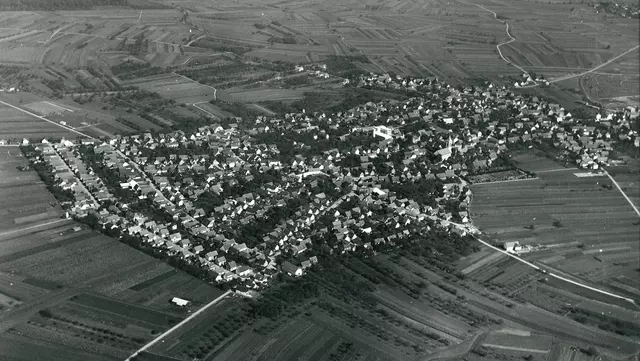 Schwarzweiß-Luftaufnahmen vom Ortsteil Altenheim von 1967.