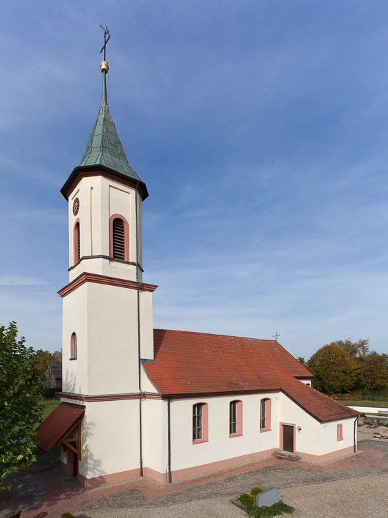Seitenansicht der St. Ulrich Kirche Müllen.